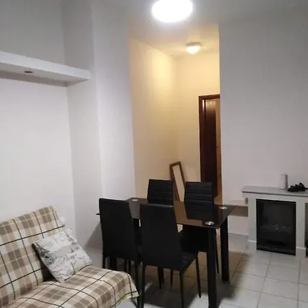 Alexandra Apartment *